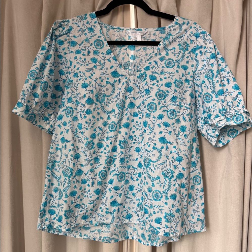 Draper James Ladies V-Neck Puff Short Sleeve Top Size M Blue Paisley